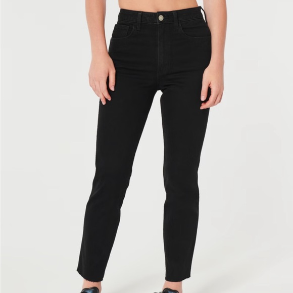 Hollister ULTRA HIGH-RISE BLACK MOM JEANS - Picture 4 of 8